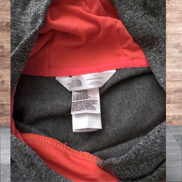 Women’s Northface Hoodie - Picture 5 of 5